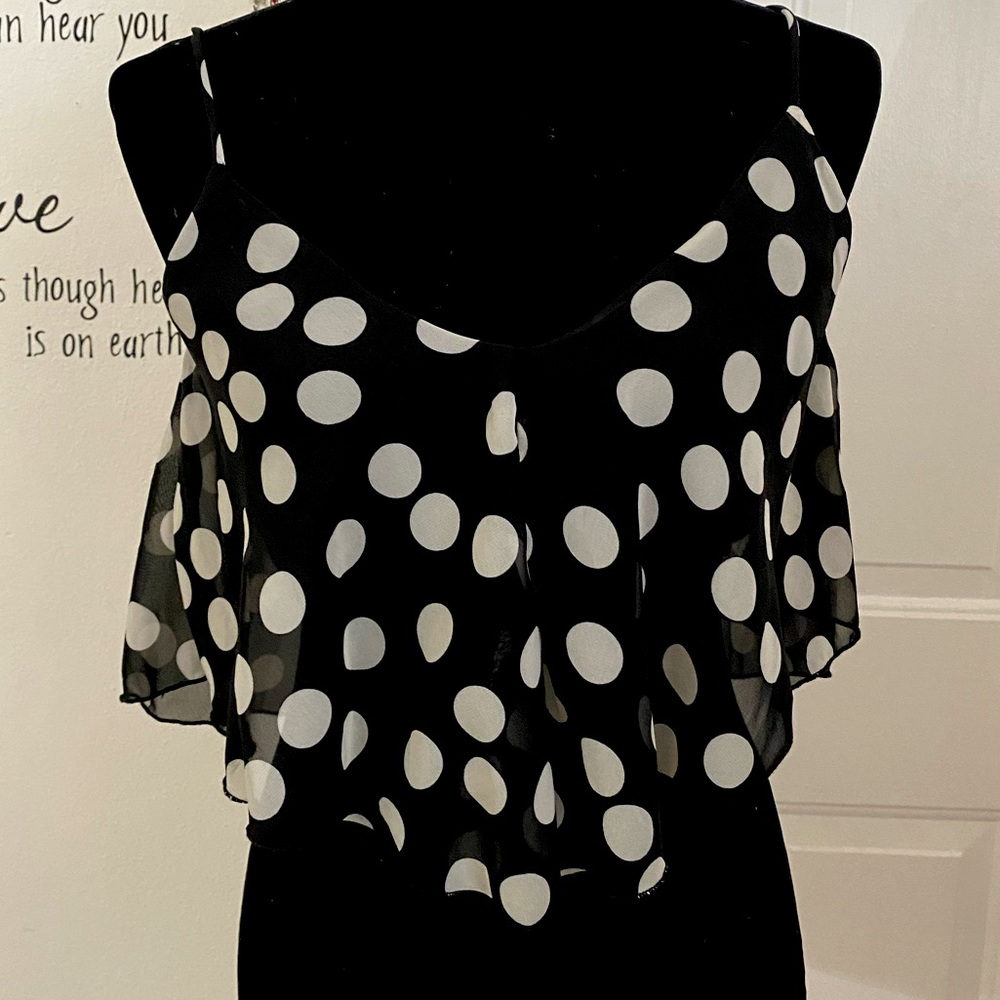 Black & white polka dot crop top.